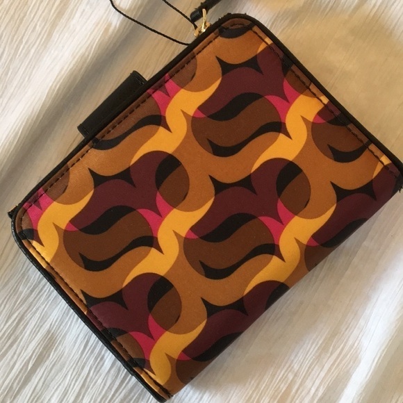 Vera Bradley Pushlock Wallet. P/A989/ - Picture 3 of 10